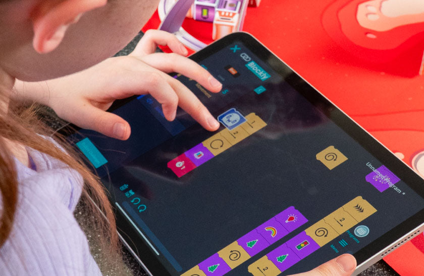 Ozobot-STEAM-Coding-Evo_See-the-Highlights-5_03a17d8f-ed9d-4d46-85e9-e2d9eda04cc3