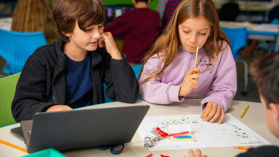Ozobot-STEAM-Coding-Home_Features-That-Actually-Matter-Assets_Two-Ways-to-Code