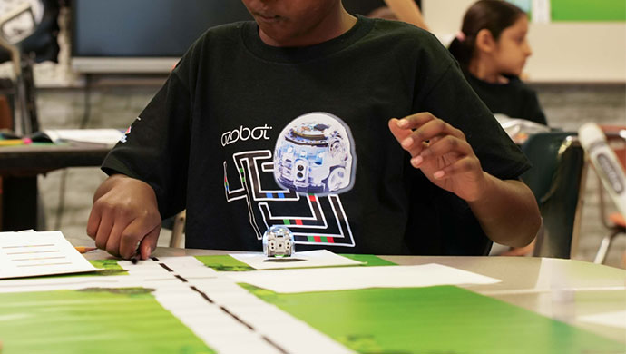 Ozobot-around-the-neighborhood-evo-robot-new-web-features4