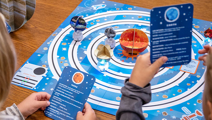 Ozobot-solar-system-steam-kit-features-new-web2