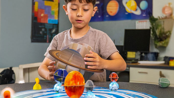 Ozobot-solar-system-steam-kit-features-new-web5